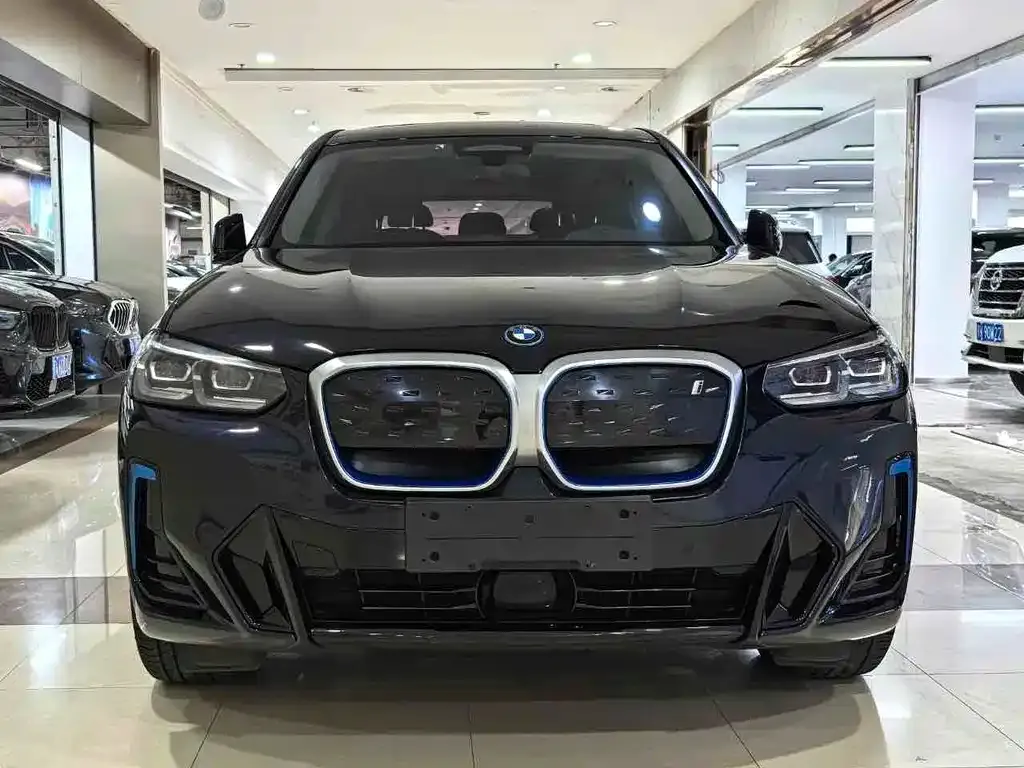 BMW iX3 — фото 1