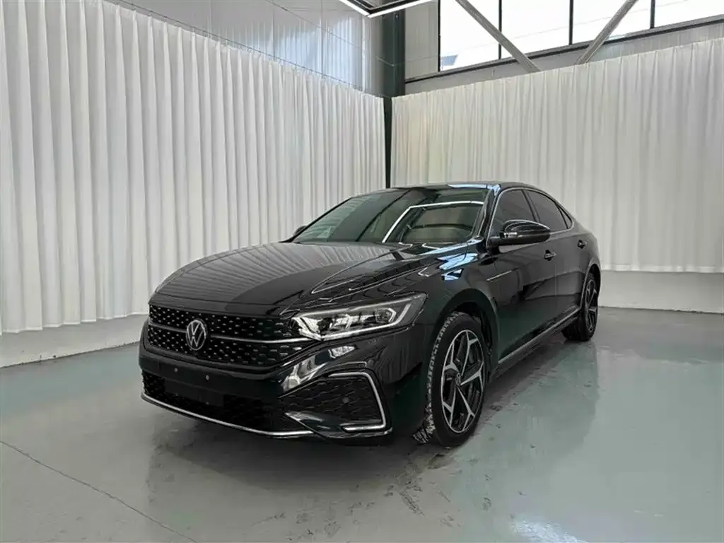 Volkswagen Passat — фото 1
