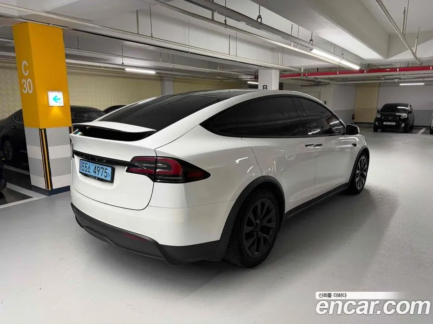 Tesla Model X — фото 2