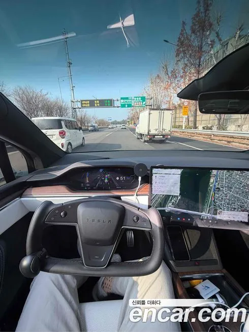 Tesla Model X — фото 8