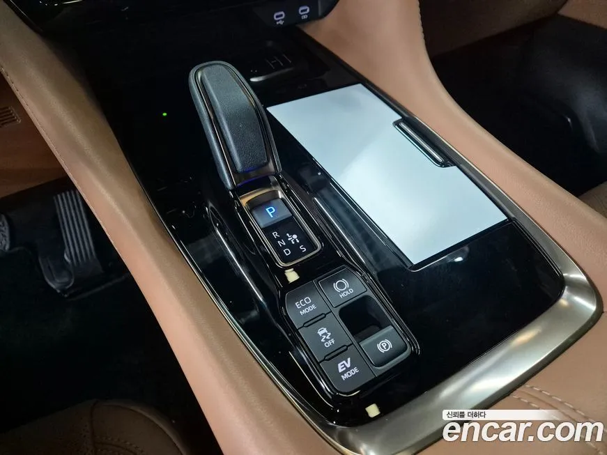 Toyota Alphard — фото 10