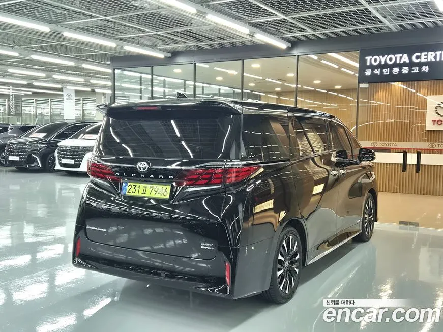 Toyota Alphard — фото 2