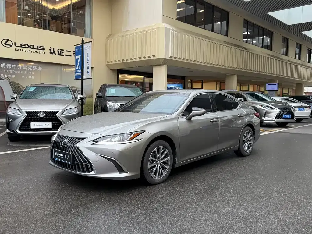 Lexus ES — фото 1