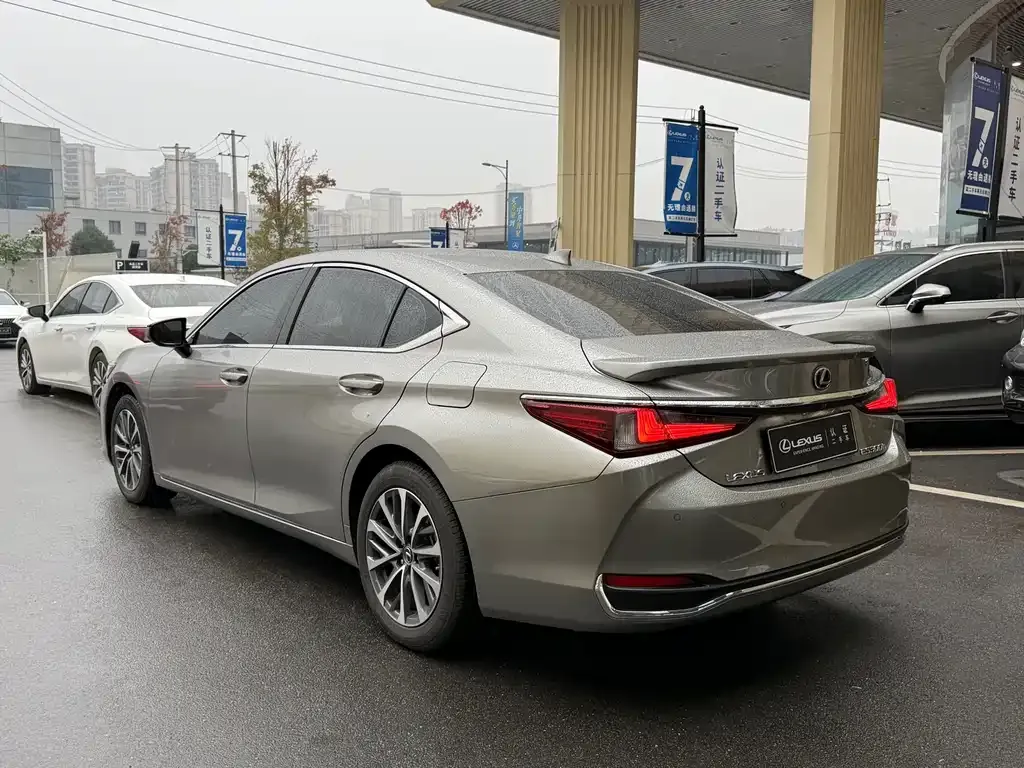 Lexus ES — фото 8