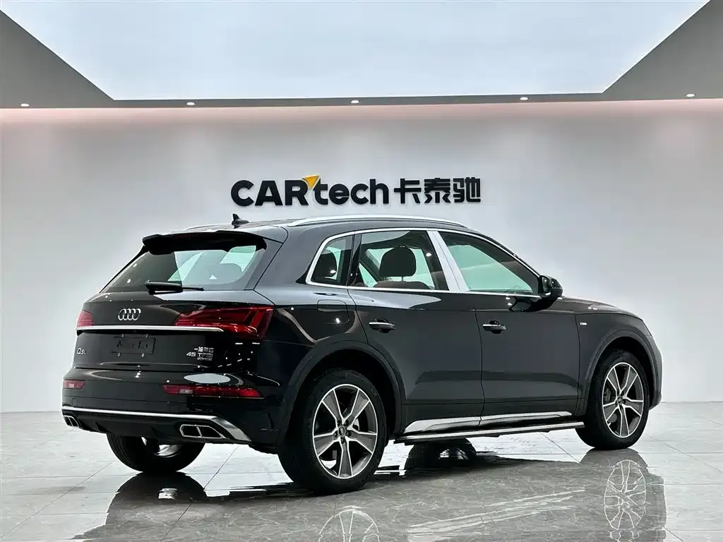 Audi Q5L — фото 5