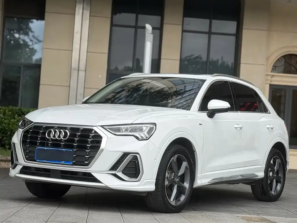Audi Q3 — фото 1