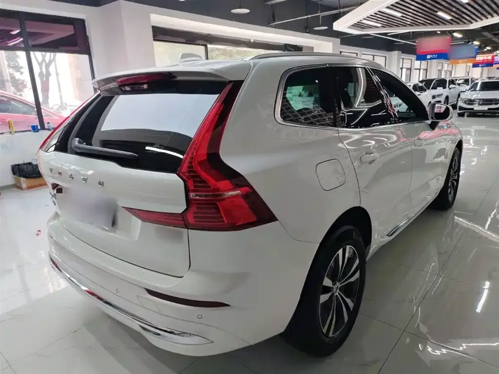 Volvo XC60 — фото 7