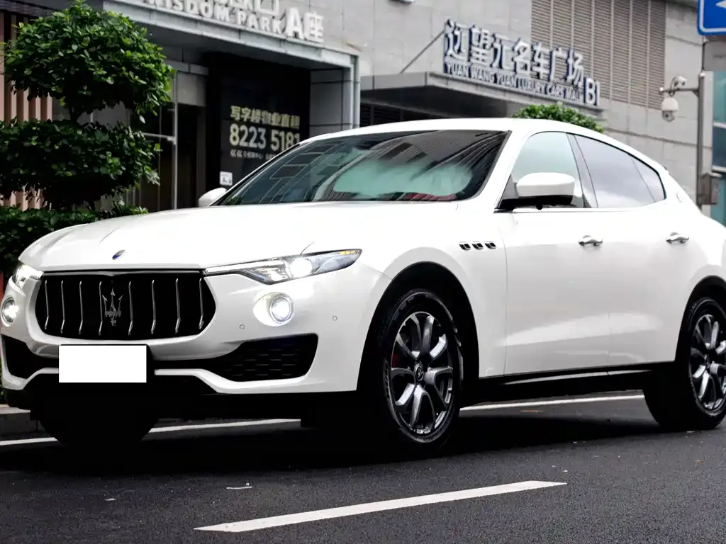 Maserati Levante — фото 1