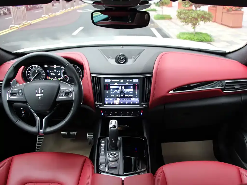 Maserati Levante — фото 4