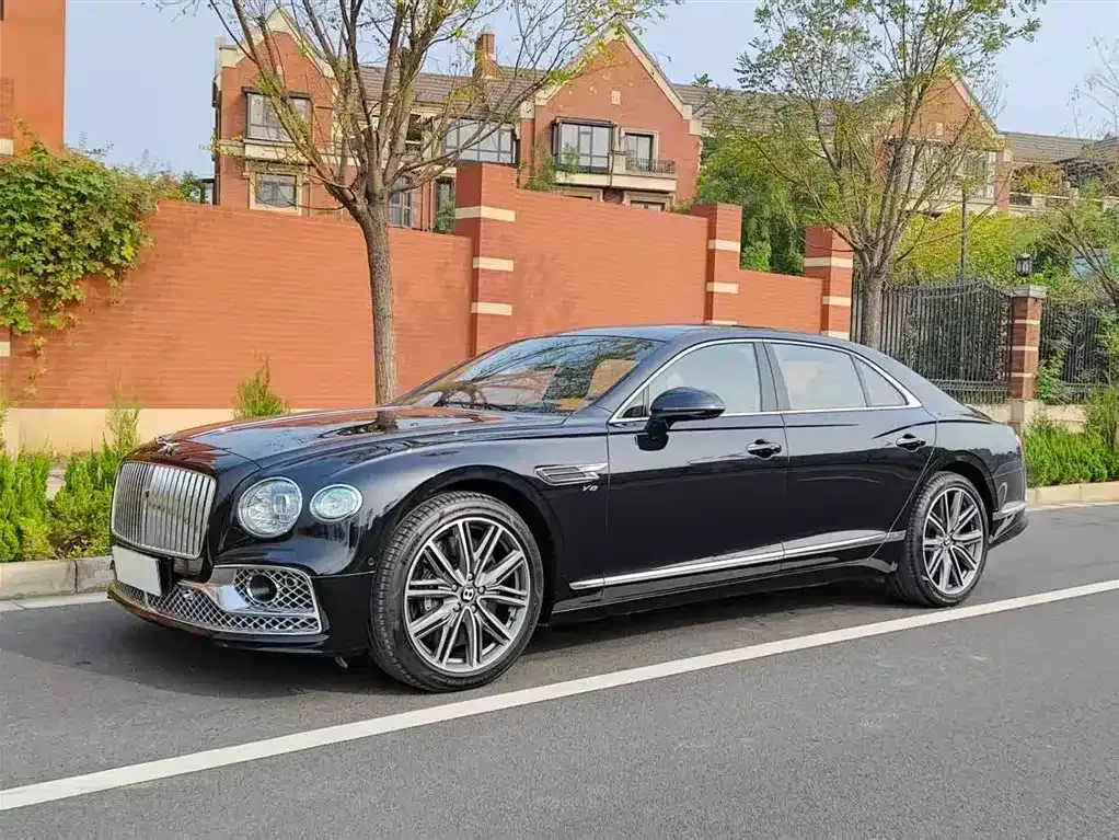 Bentley Flying Spur — фото 1