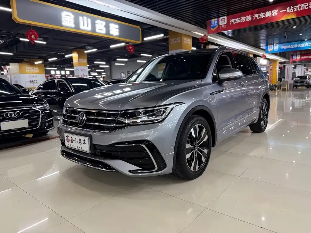 Volkswagen Tiguan L — фото 1