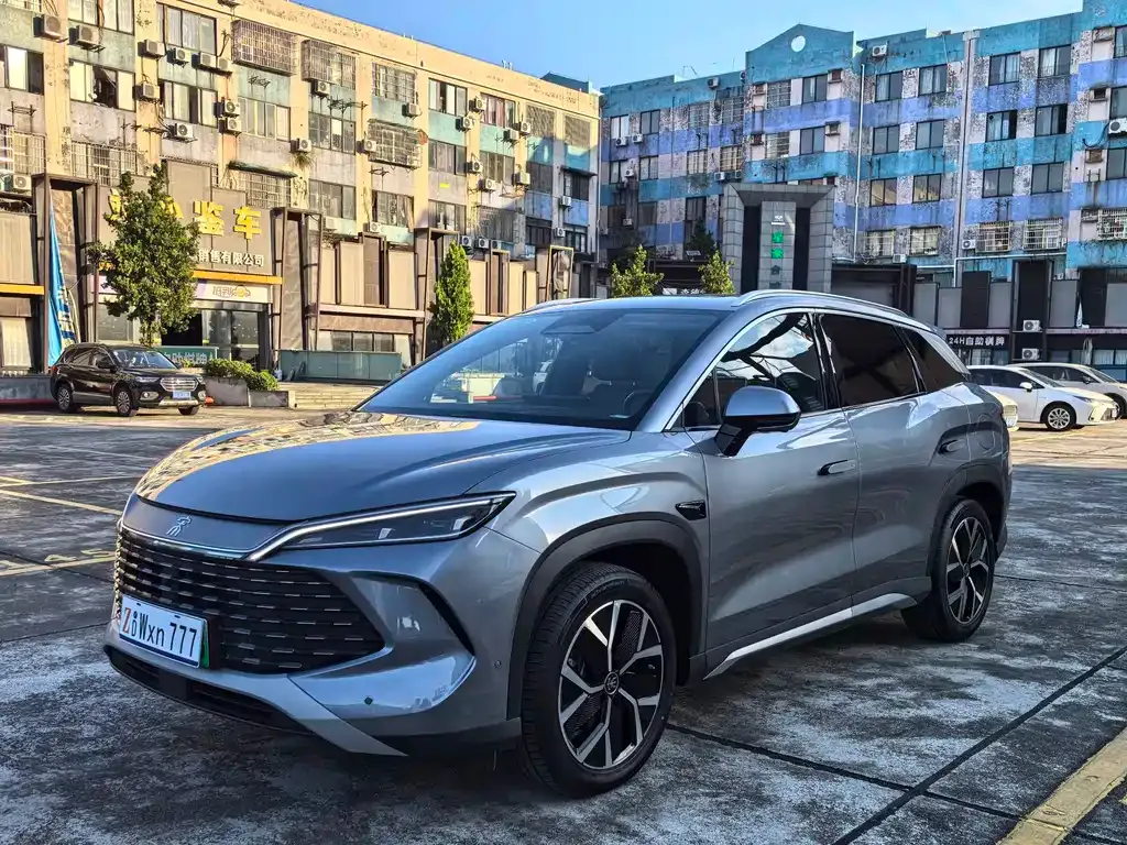 BYD L DM-i — фото 1