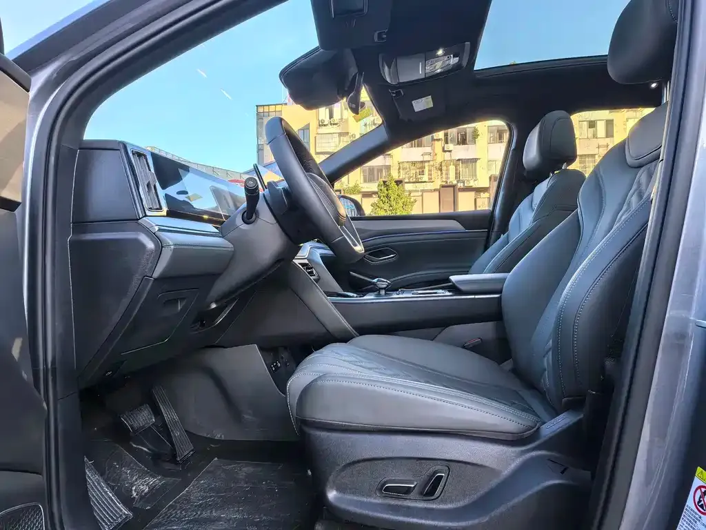 BYD L DM-i — фото 4