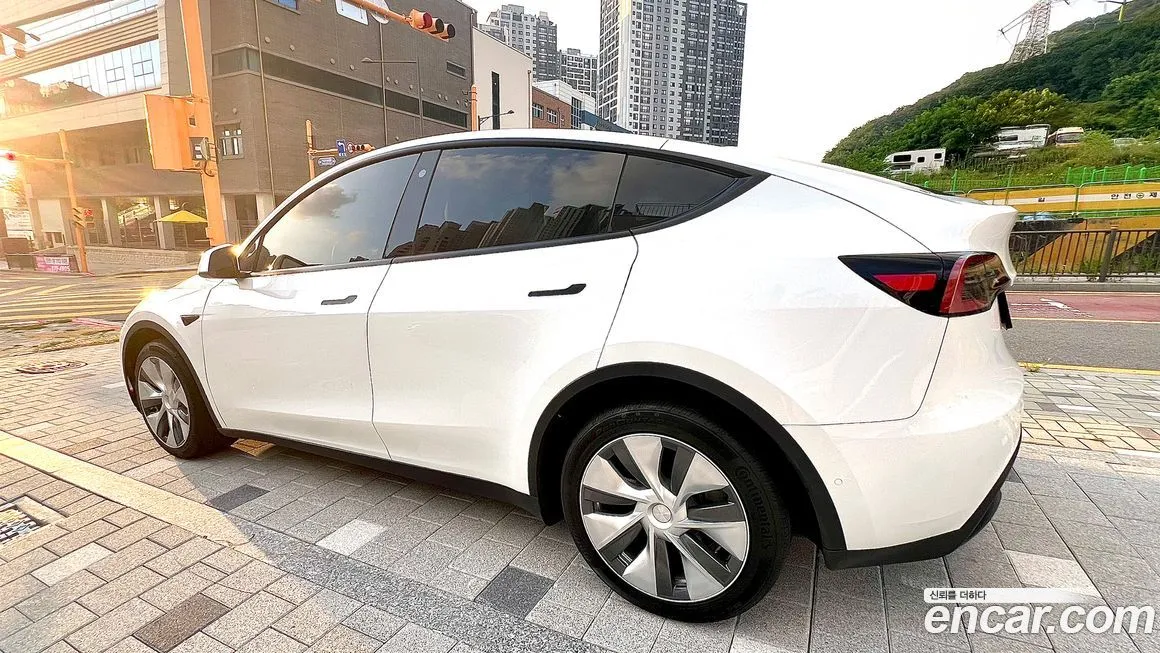 Tesla Model Y — фото 2