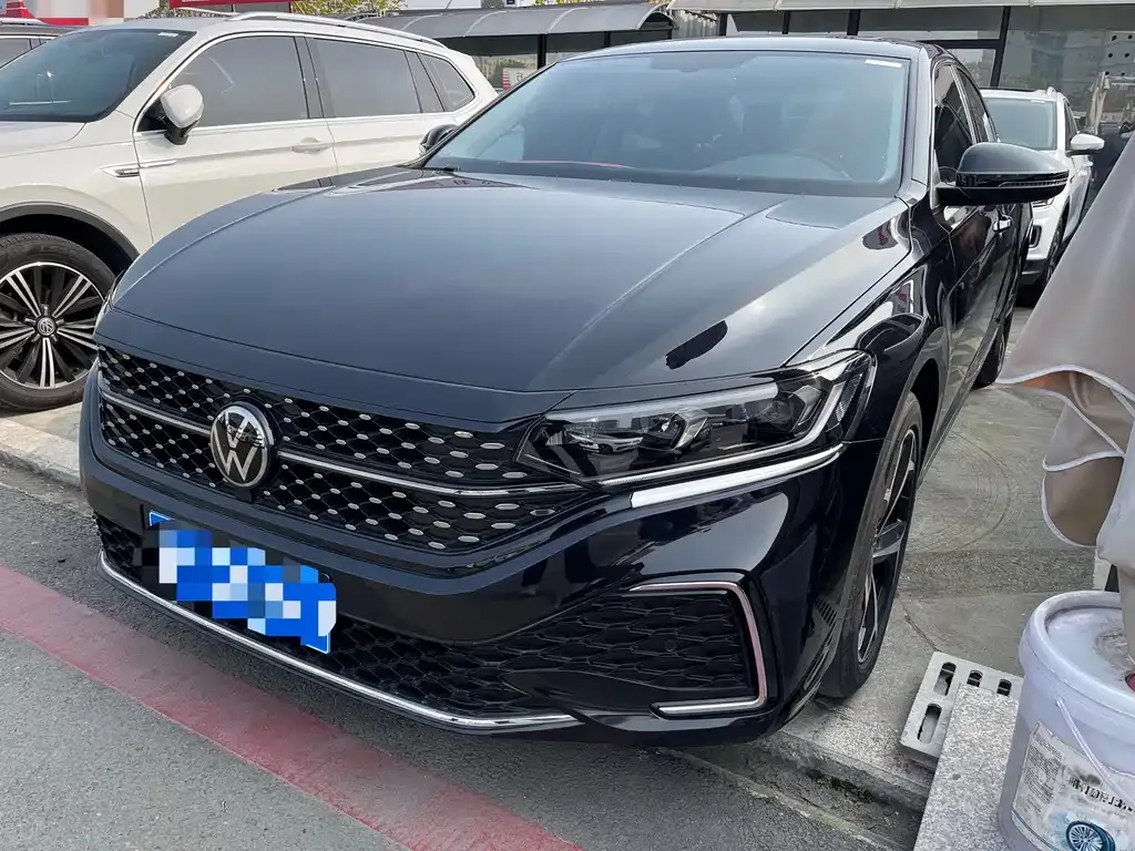 Volkswagen Passat — фото 1