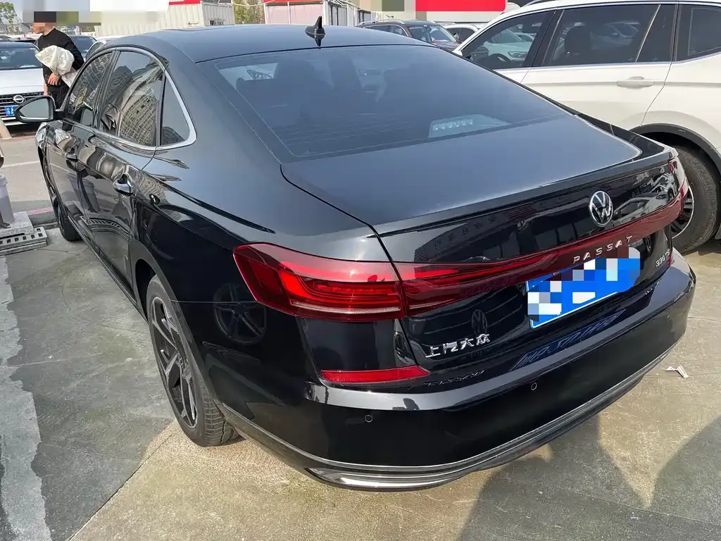 Volkswagen Passat — фото 10