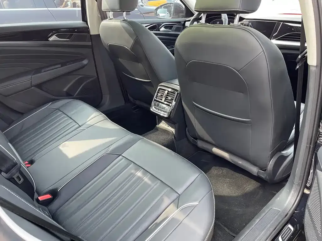 Volkswagen Passat — фото 7