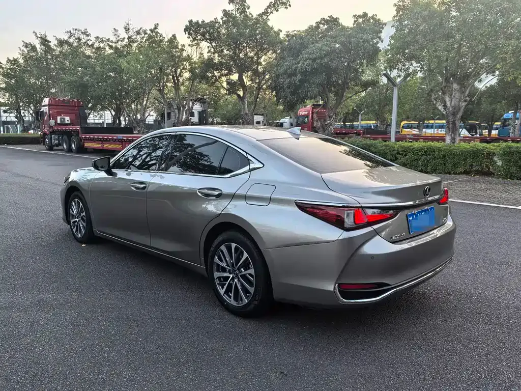 Lexus ES — фото 2
