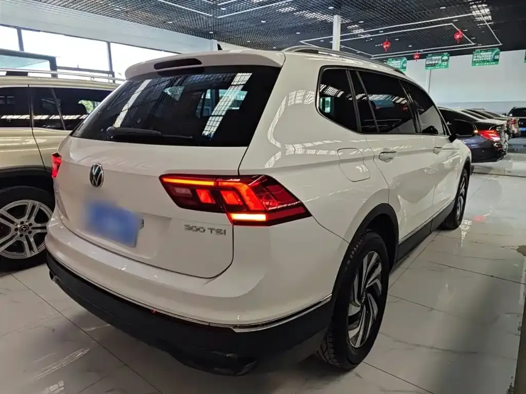 Volkswagen Tiguan L — фото 6