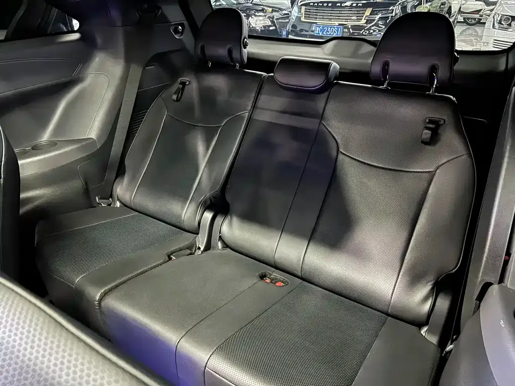 Toyota Granvia — фото 10