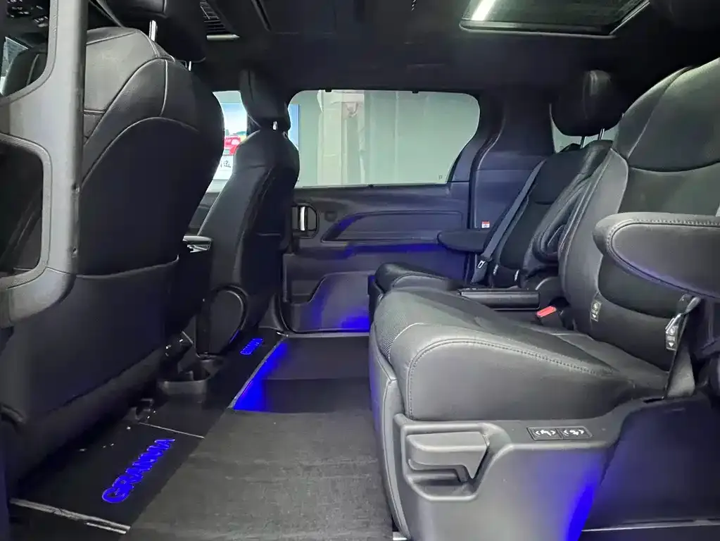 Toyota Granvia — фото 8