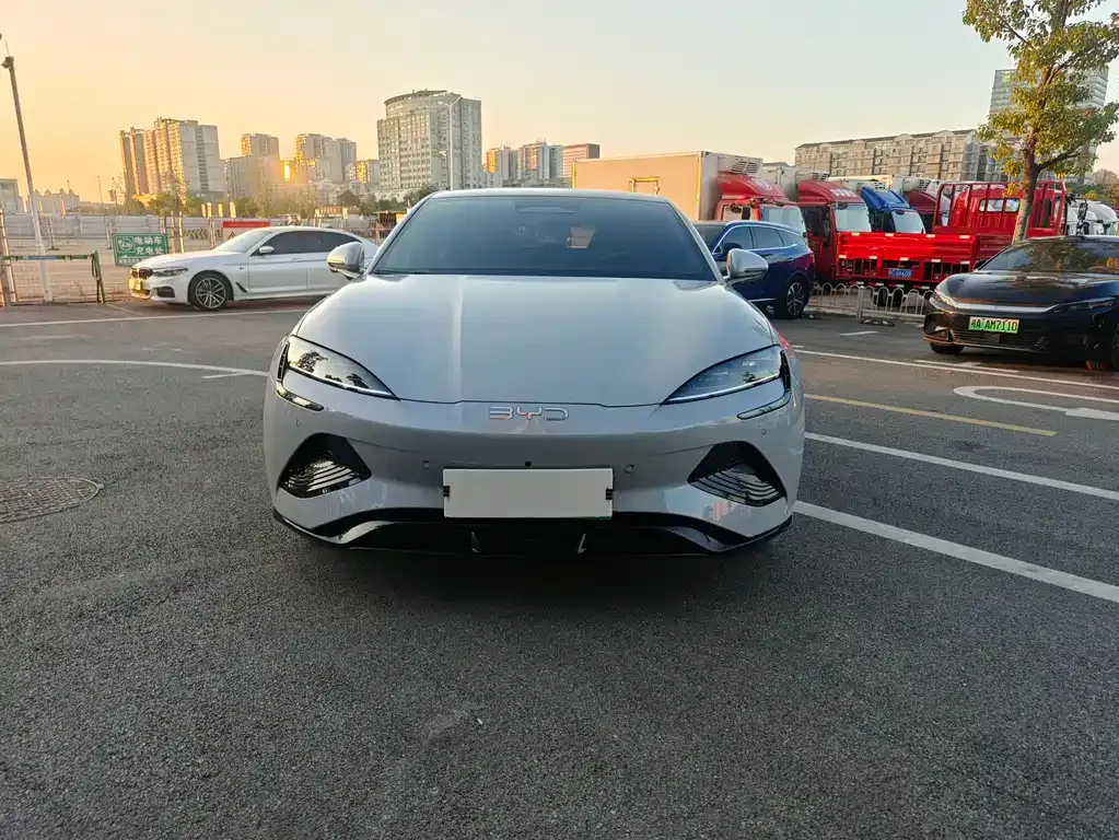 BYD Seal — фото 1