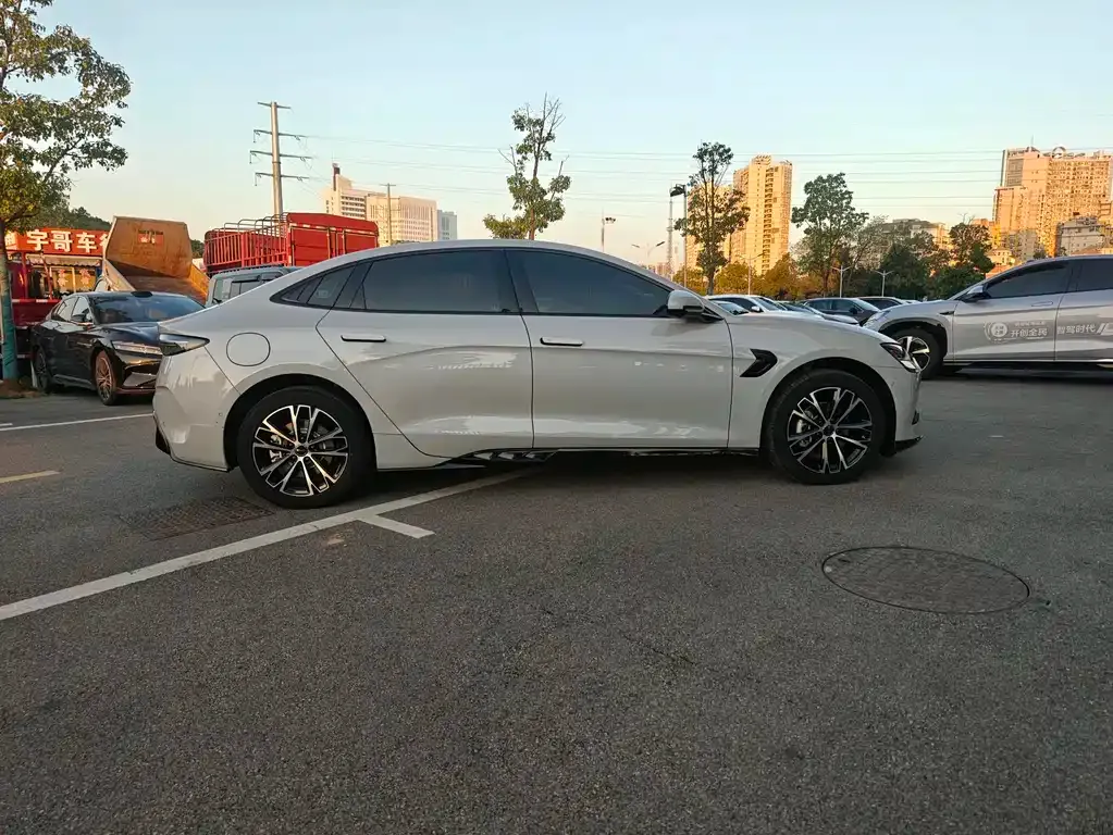 BYD Seal — фото 3