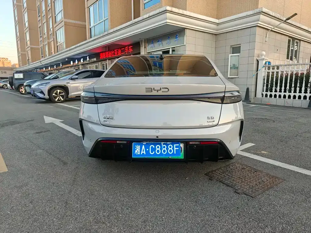 BYD Seal — фото 5