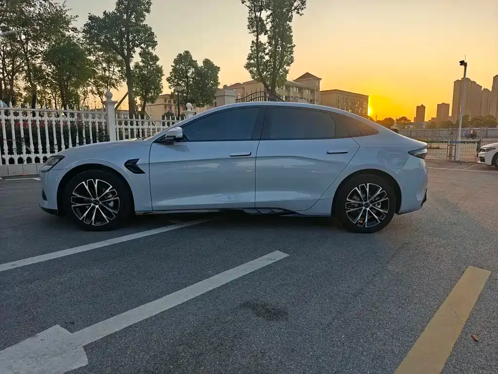 BYD Seal — фото 7