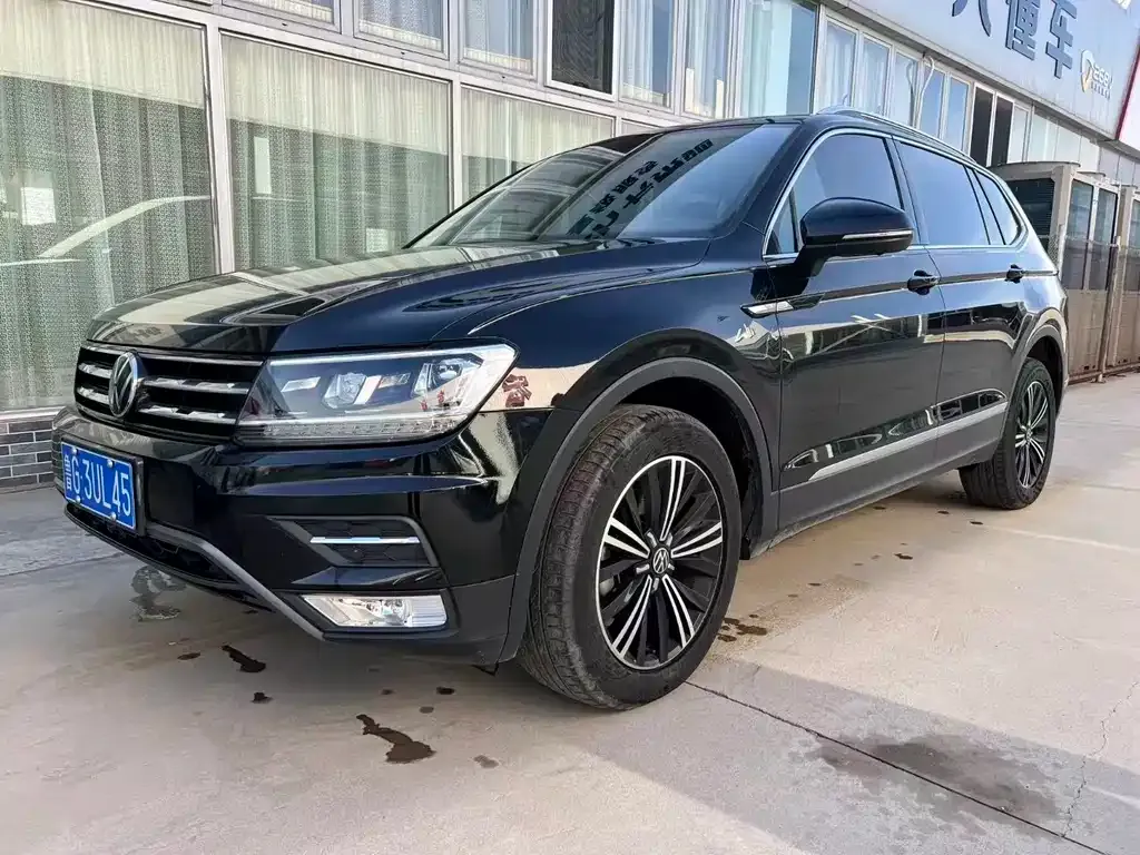 Volkswagen Tiguan L — фото 1