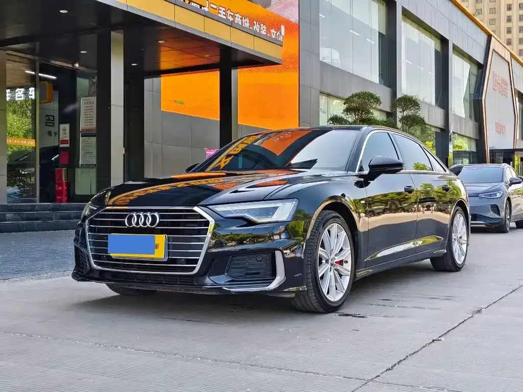 Audi A6L — фото 1