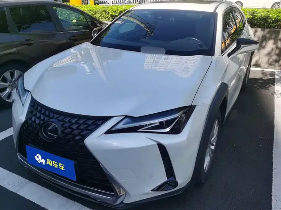 Lexus UX — фото 1