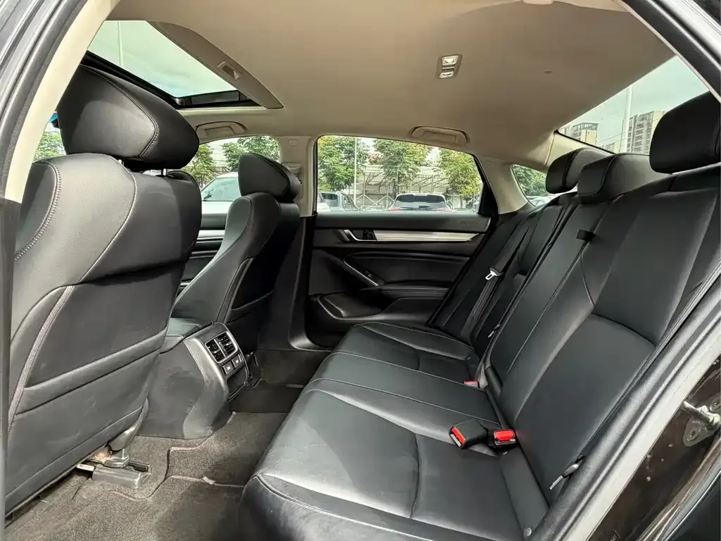 Honda Accord — фото 8