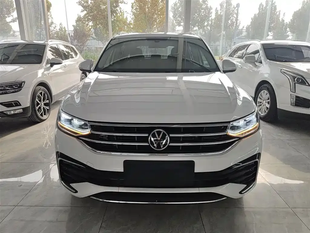 Volkswagen Tiguan L — фото 3