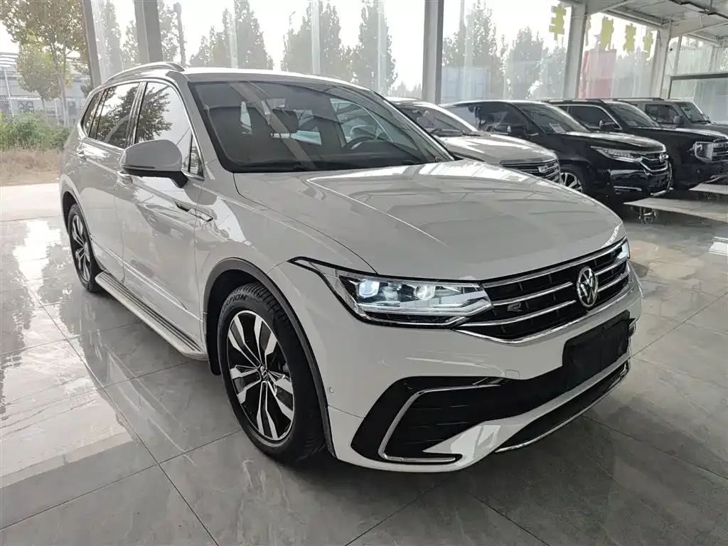 Volkswagen Tiguan L — фото 4