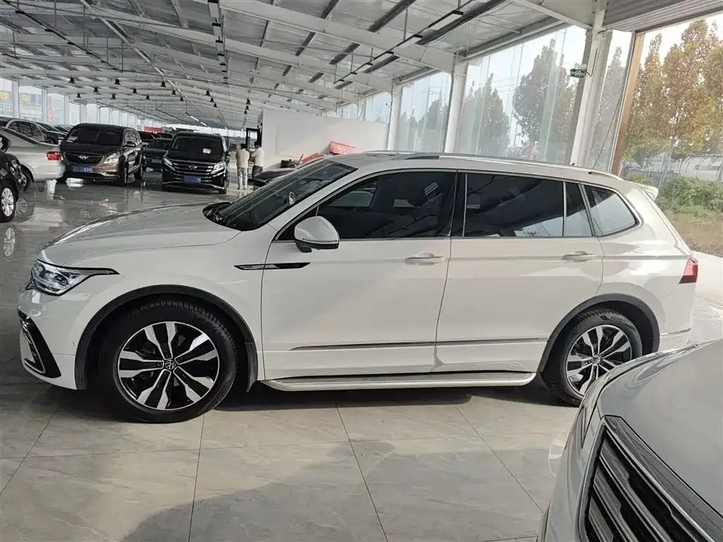 Volkswagen Tiguan L — фото 5