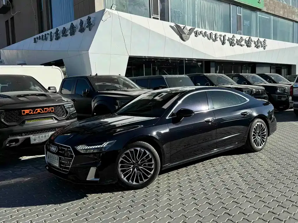 Audi A7L — фото 1