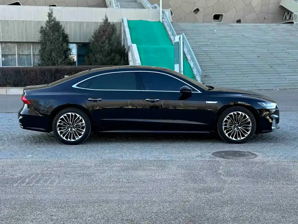 Audi A7L — фото 2
