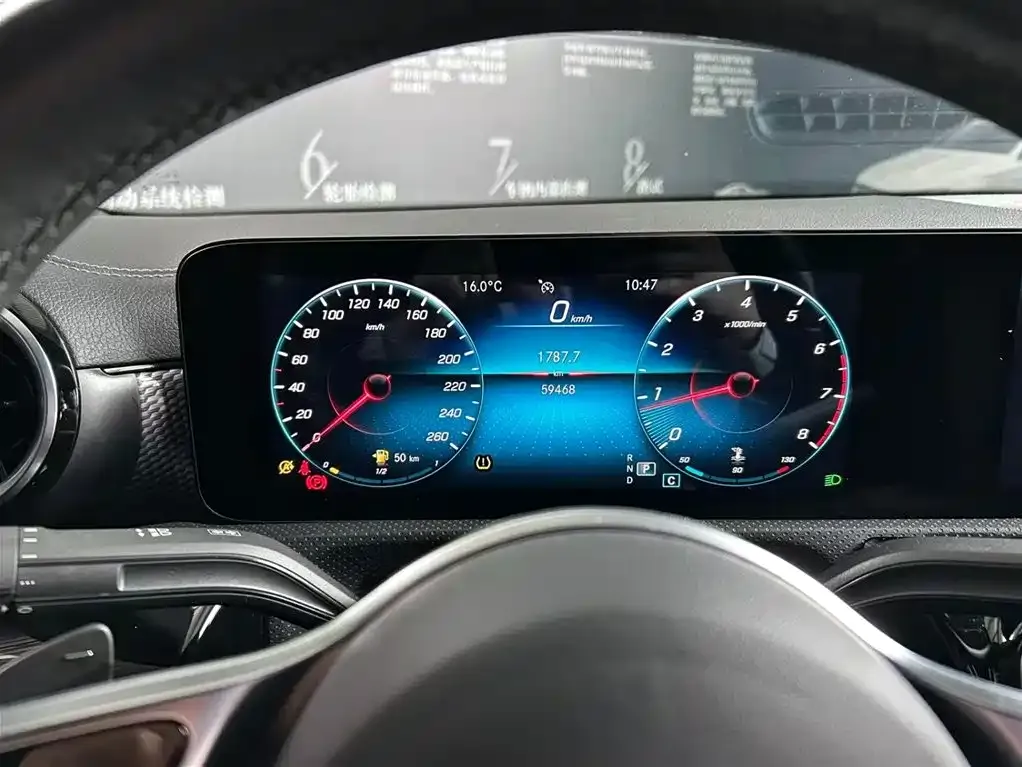 Mercedes-Benz A-Class — фото 10