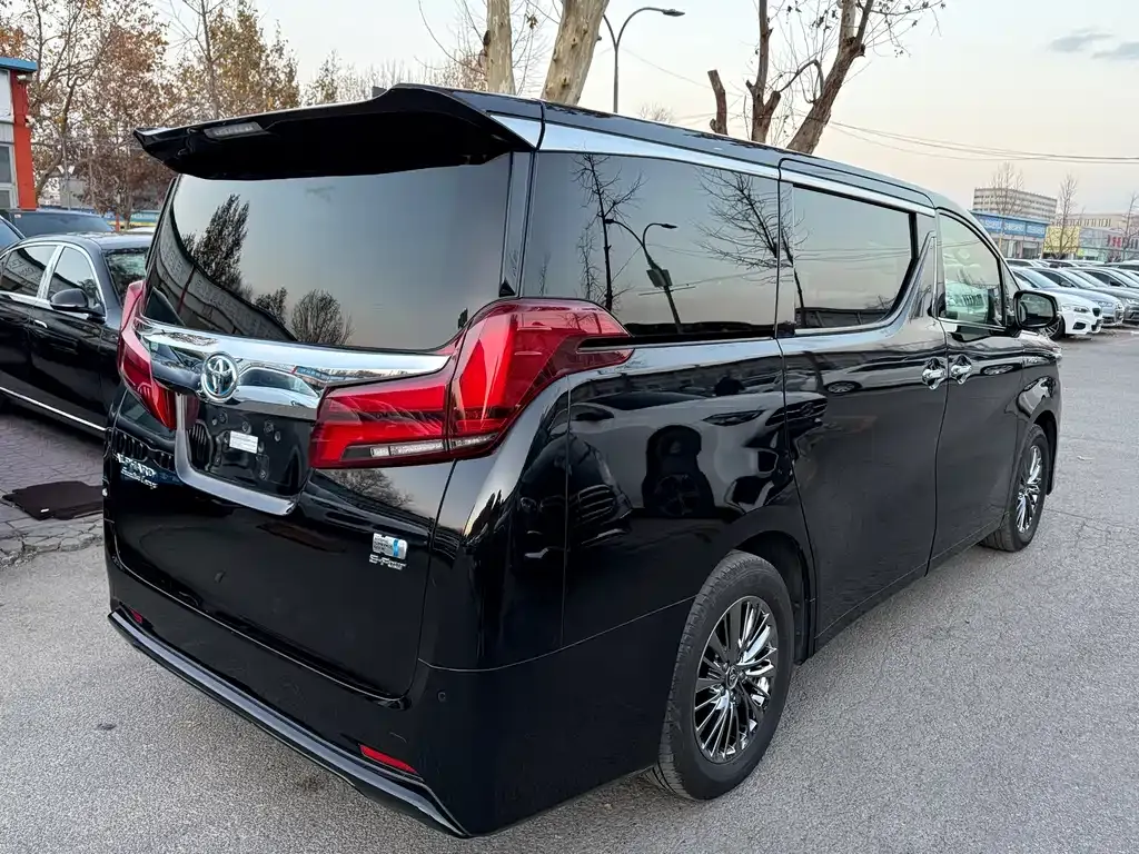 Toyota Alphard — фото 4