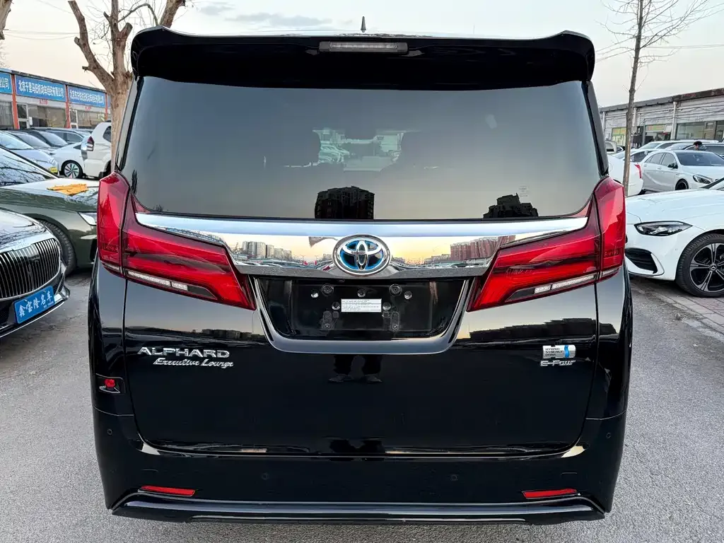 Toyota Alphard — фото 5