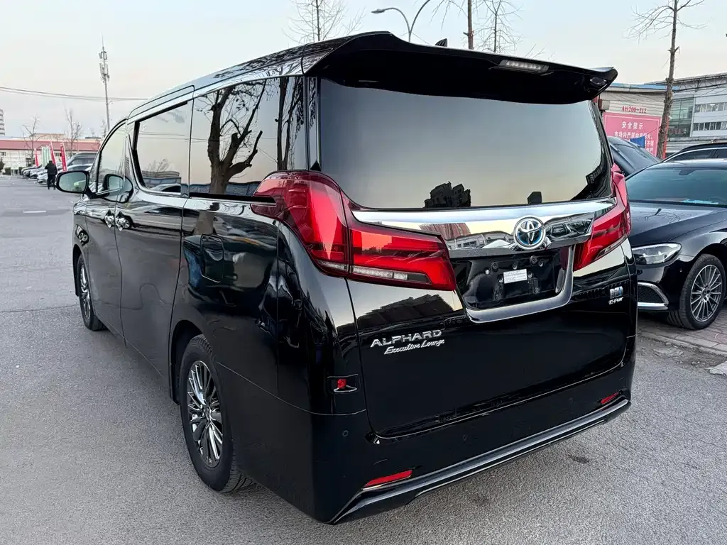 Toyota Alphard — фото 6