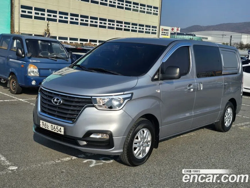 Hyundai Starex — фото 1