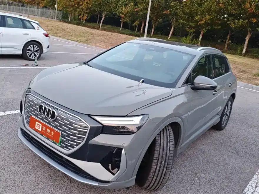 Audi Q4 e-tron — фото 1