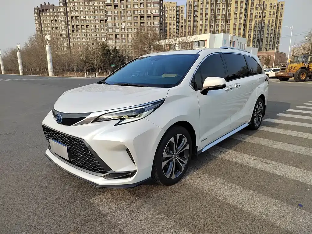 Toyota Granvia — фото 1