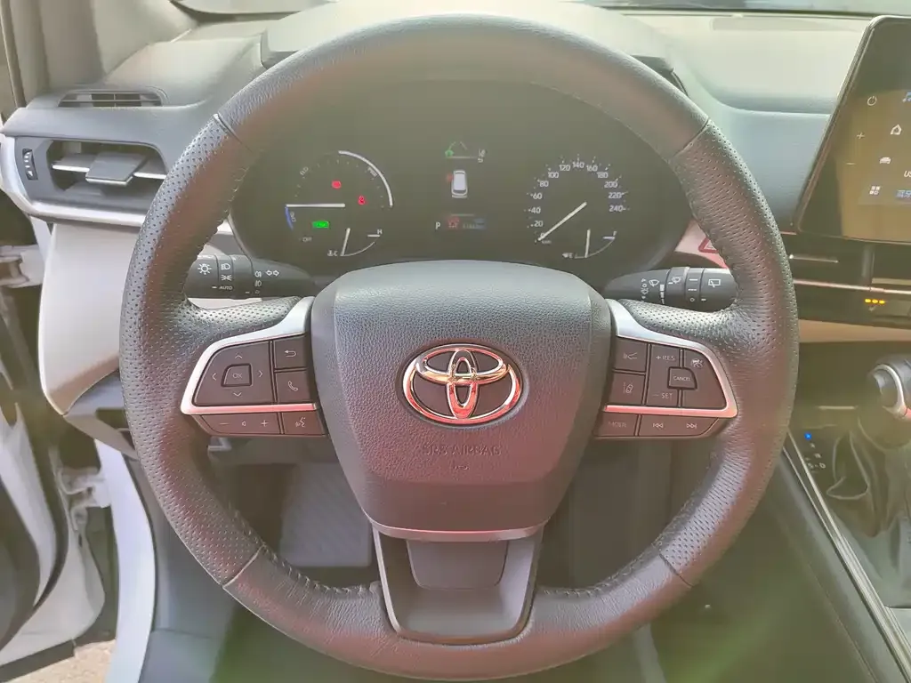 Toyota Granvia — фото 10