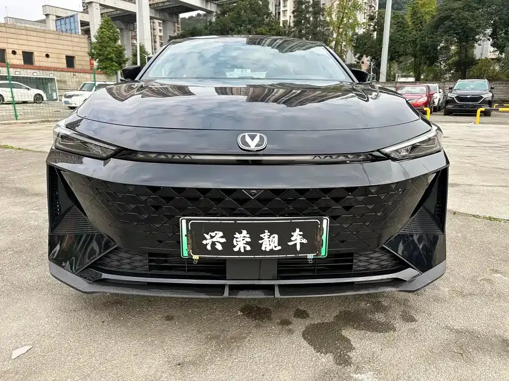 Changan UNI-V iDD — фото 2