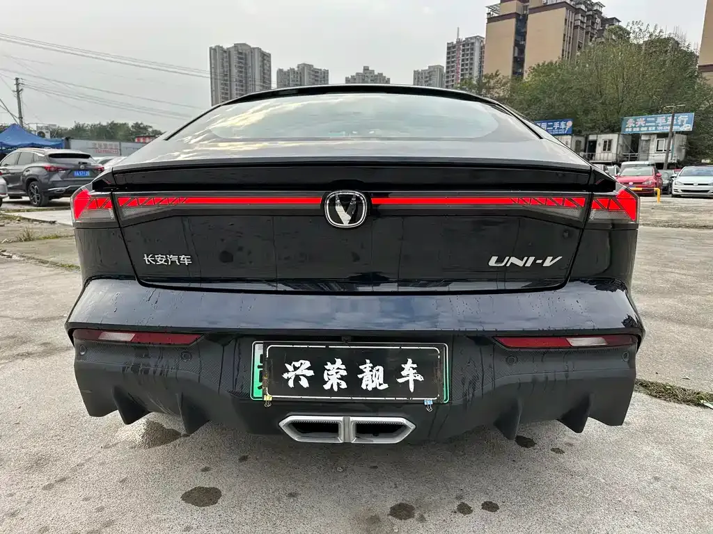 Changan UNI-V iDD — фото 6