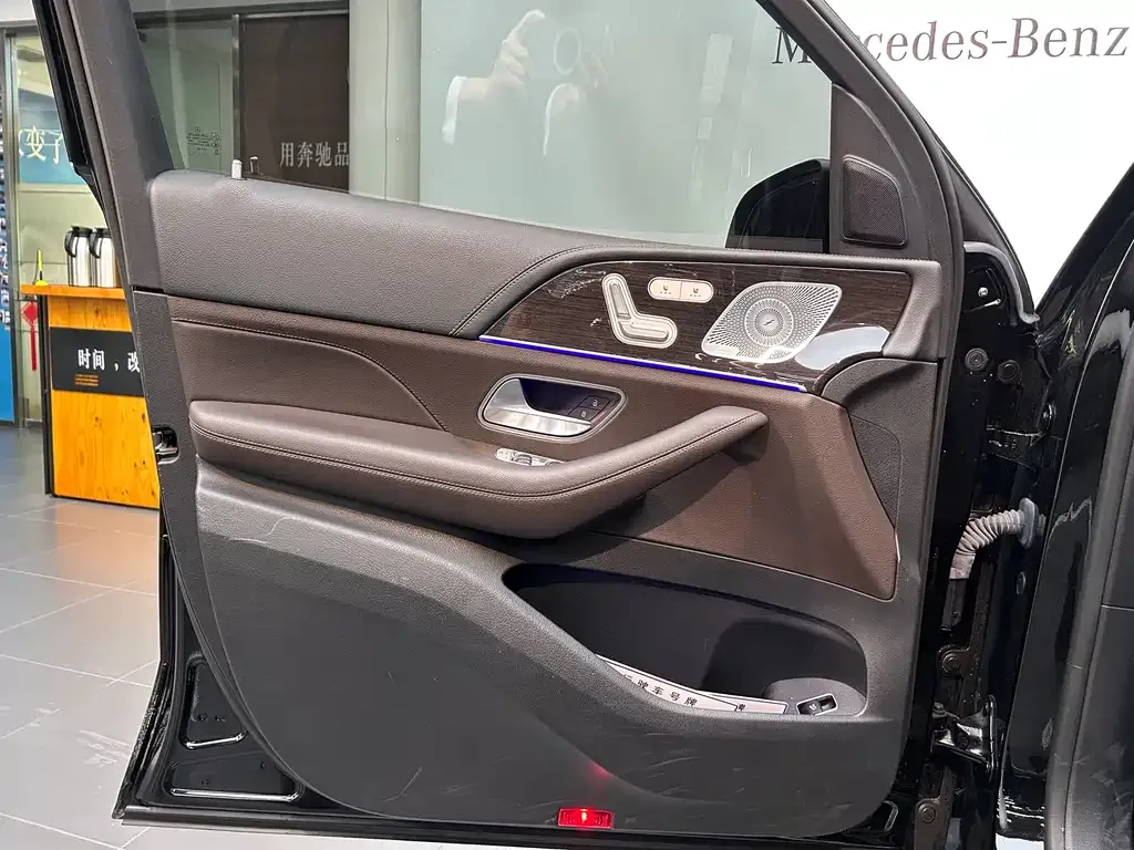 Mercedes-Benz GLS — фото 10
