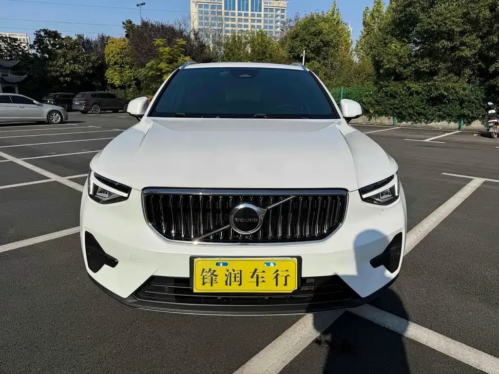 Volvo XC40 — фото 2